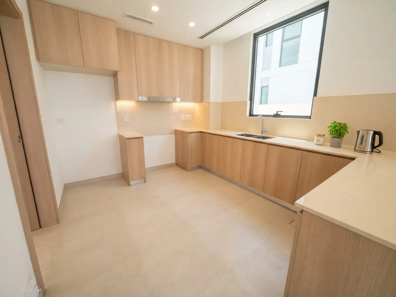 CLOSE TO CENTRAL PARK | BRAND NEW | SINGLE ROW